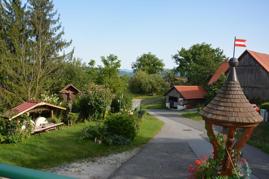 Appartement Gaestehaus Schmid à Sankt Johann im Saggautal Extérieur photo