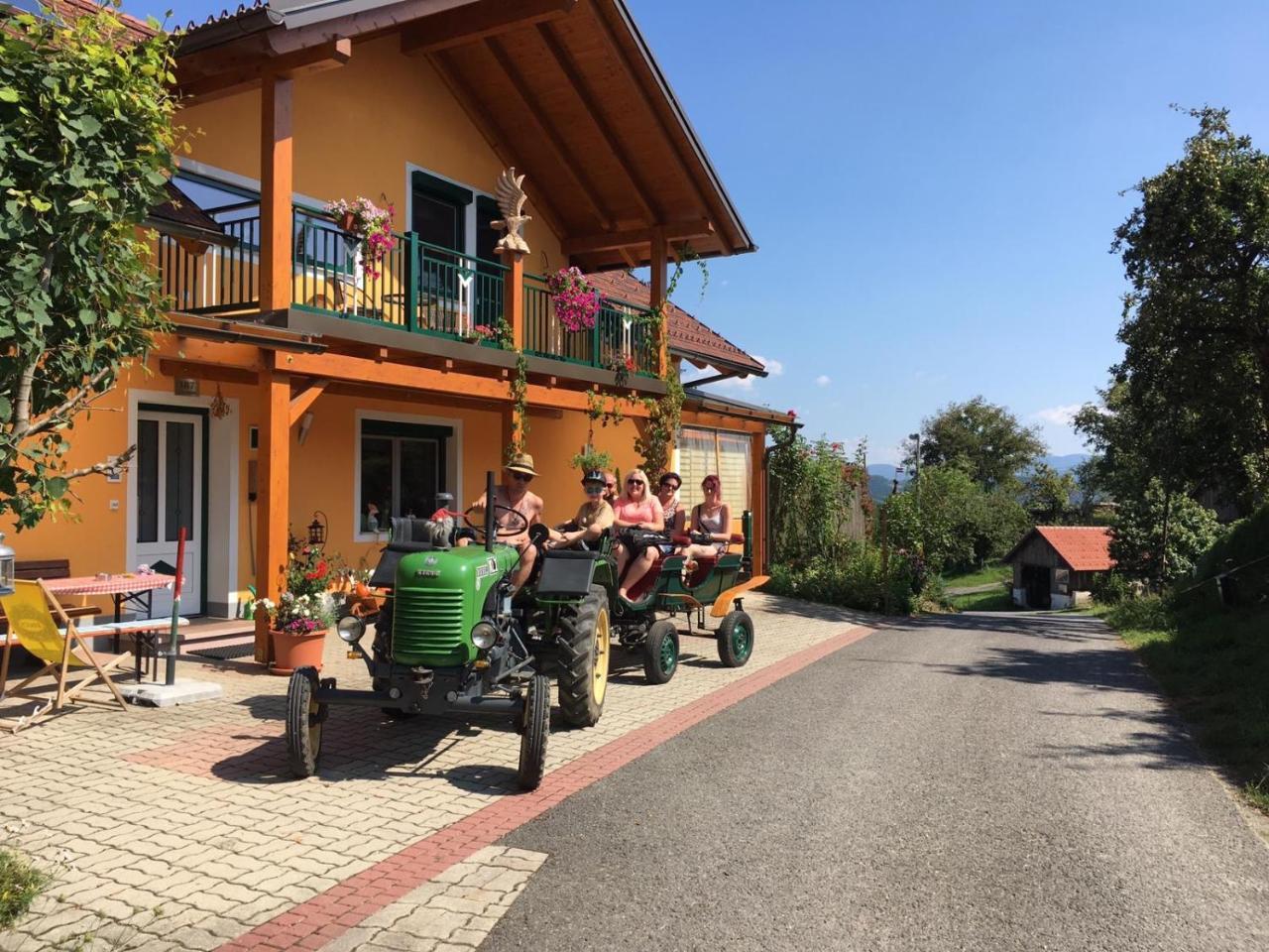 Appartement Gaestehaus Schmid à Sankt Johann im Saggautal Extérieur photo